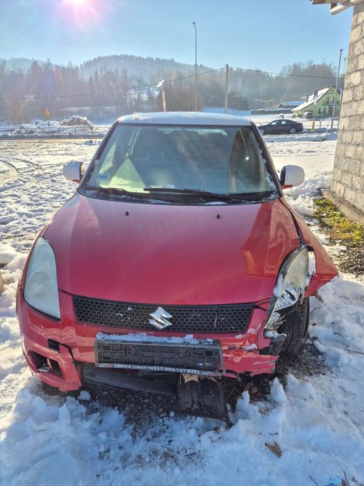 Suzuki Swift Suzuki Swift 1.3, 92 km, zarejestrowany - uszkodzony