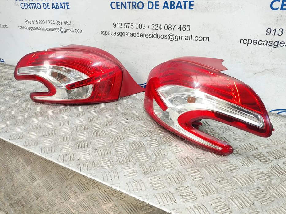Farolins traseiros trás esquerdo direito LED originais Peugeot 208