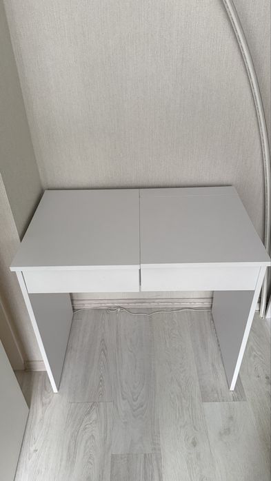 Візажний столик