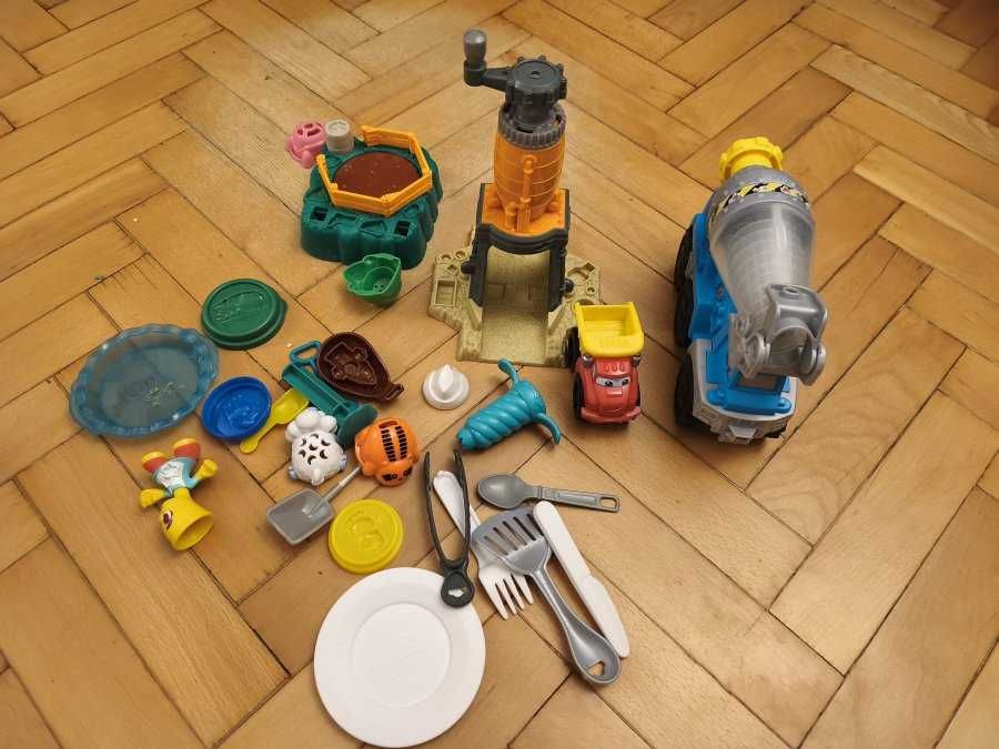 Play Doh - różności - stolik, akcesoria