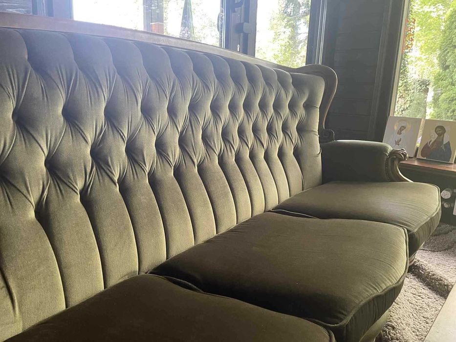 Stylowa sofa w stylu Ludwika XVI, ciemna zieleń