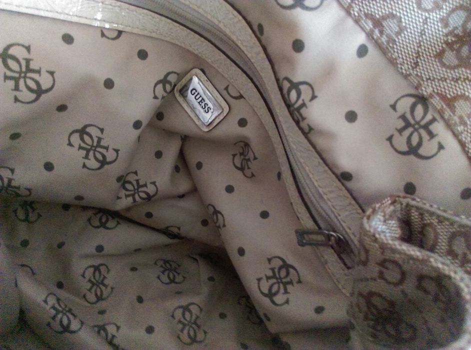 Beżowa torba firma Guess