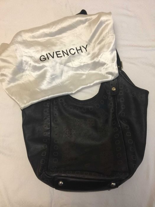 Givenchy  женская сумка большая кожаная в отличном состоянии