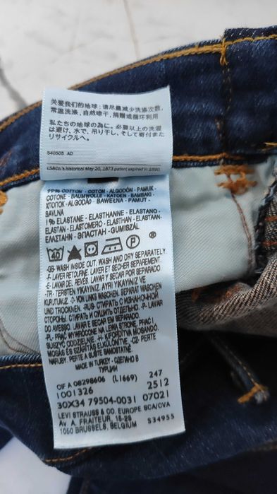 Spodnie, jeansy, dżinsy Levi's z przetarciami na kolanach