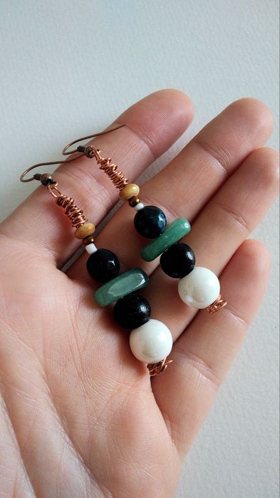 Brincos rústicos com pedras semipreciosas cerâmica e sementes