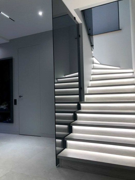 Обшивка бетонних сходів деревом сучасний дизайн Львів. Огородження