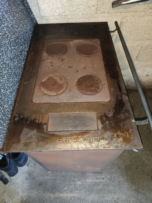 Fogão antigo a lenha, c/ cald. água quente, revest. a esmalte castanho