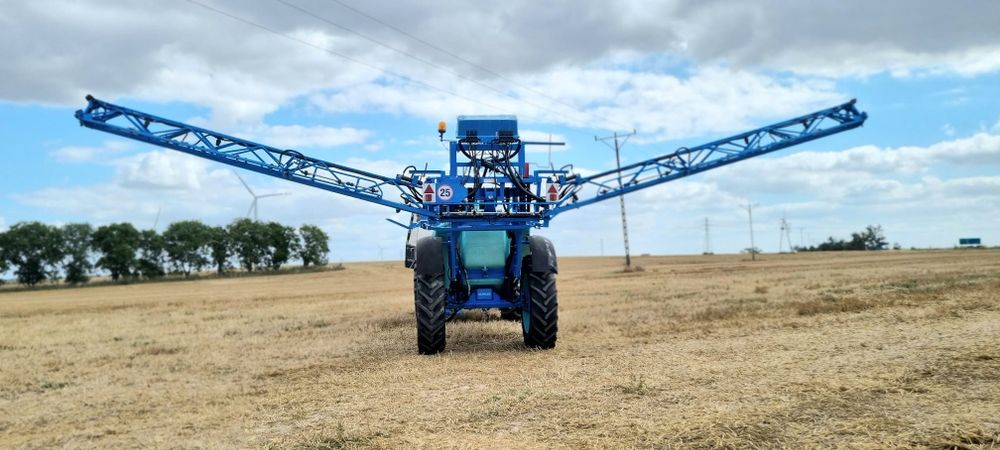 sprzedam opryskiwacz berthoud tracker 32-34   21m