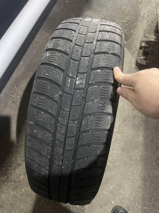 Продам 195/65/15  резину Michelin Зима