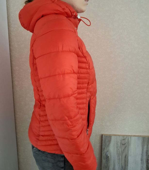 Демісезонна жіноча куртка