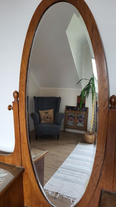 Stara drewniana toaletka