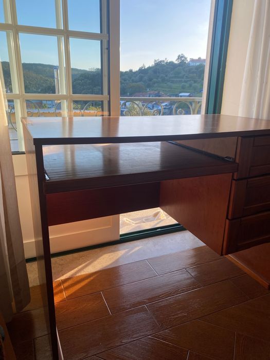 Secretaria com gavetas