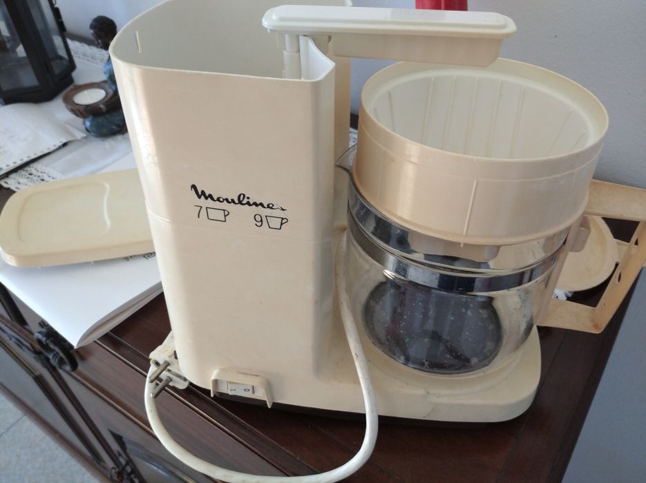 Coffee Machine in Operation64409248041345121