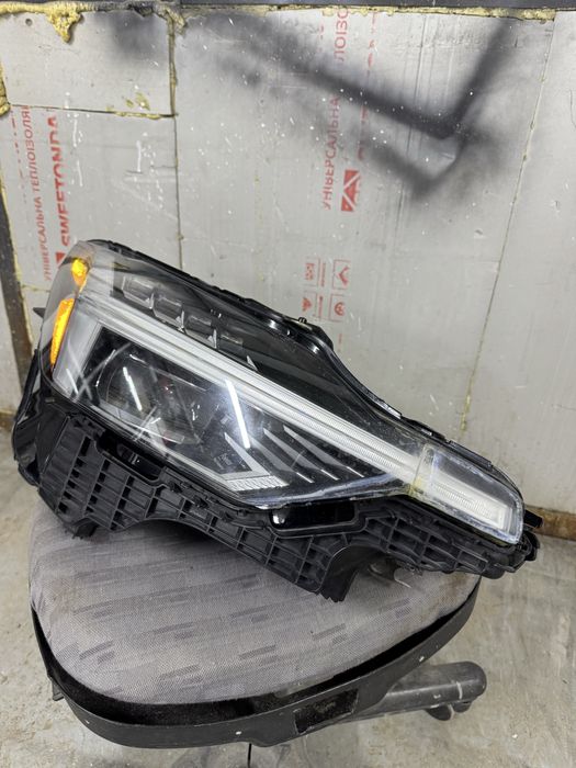Фара Polestar 2 правая
