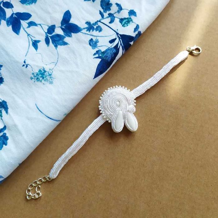 Bransoletka ślubna komunijna sutasz soutache biała drobna bal