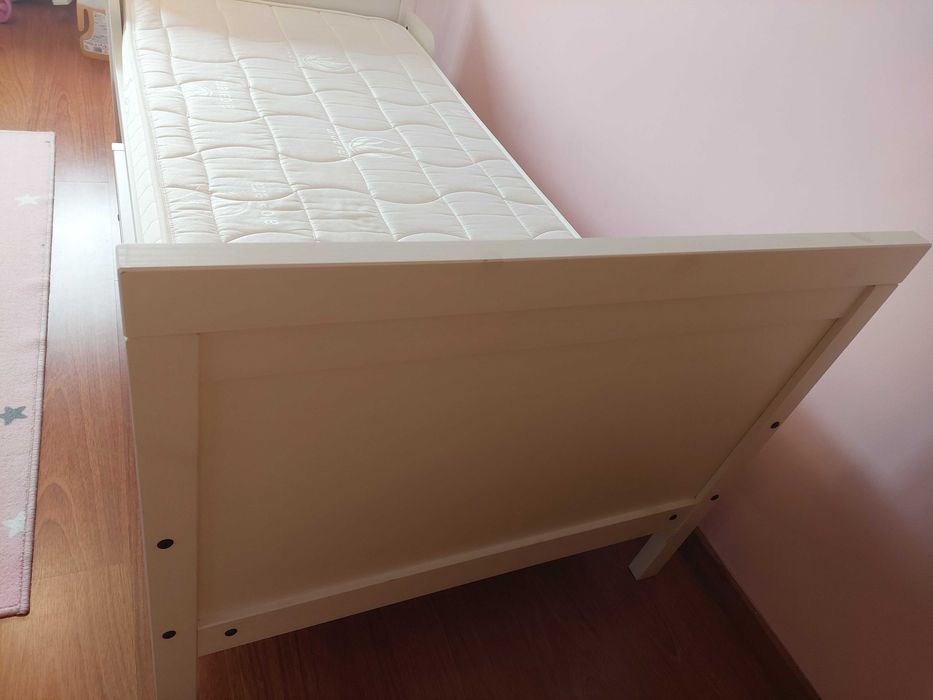 Cama de criança branca