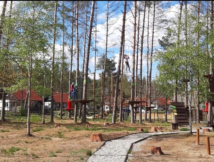 Domek na Kaszubach U Oliwii nad jeziorem .