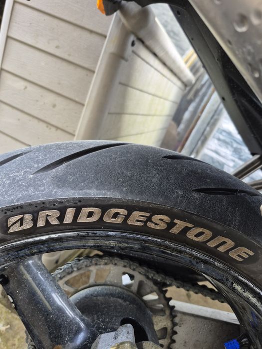 YAMAHA R6 (aceito retoma)