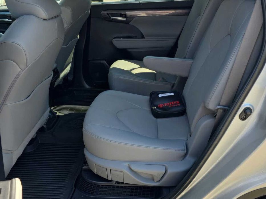 Toyota Highlander Hybrid Platinum      2022