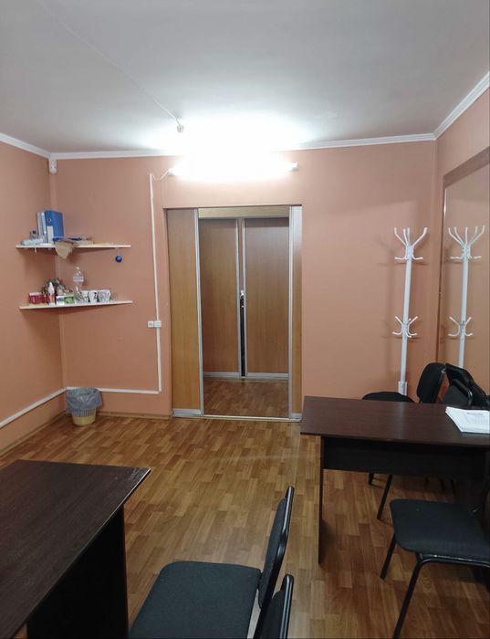 Продам коммерческое помещение на Левом берегу,2 микрорайон