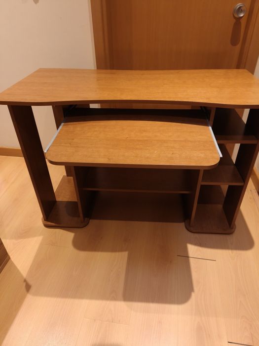 Secretaria em madeira
