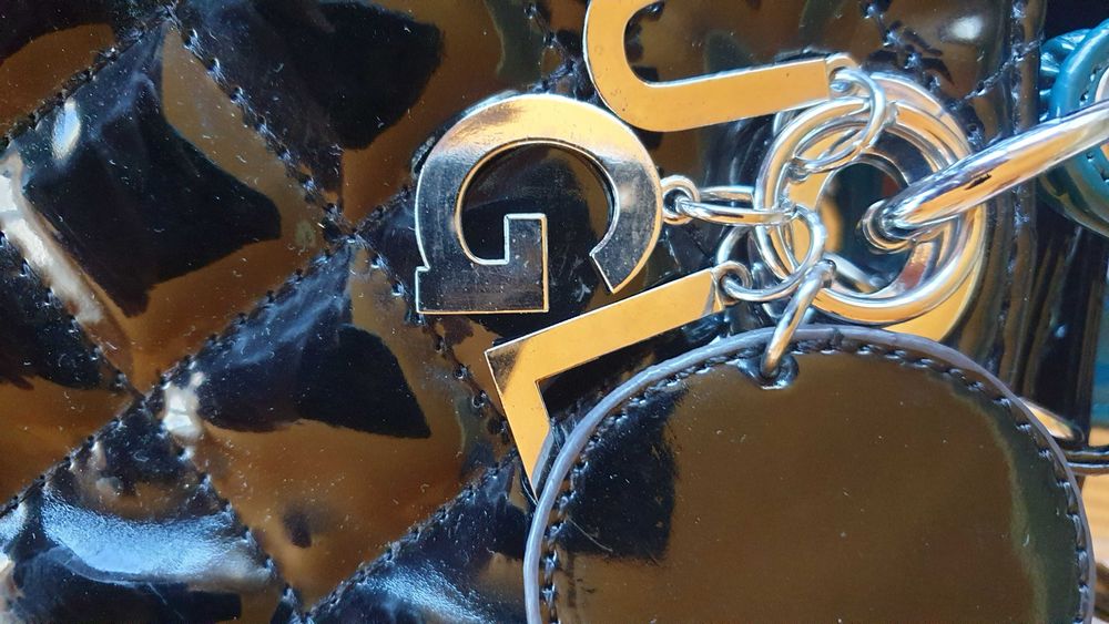 Torebka lakierowana, pikowana