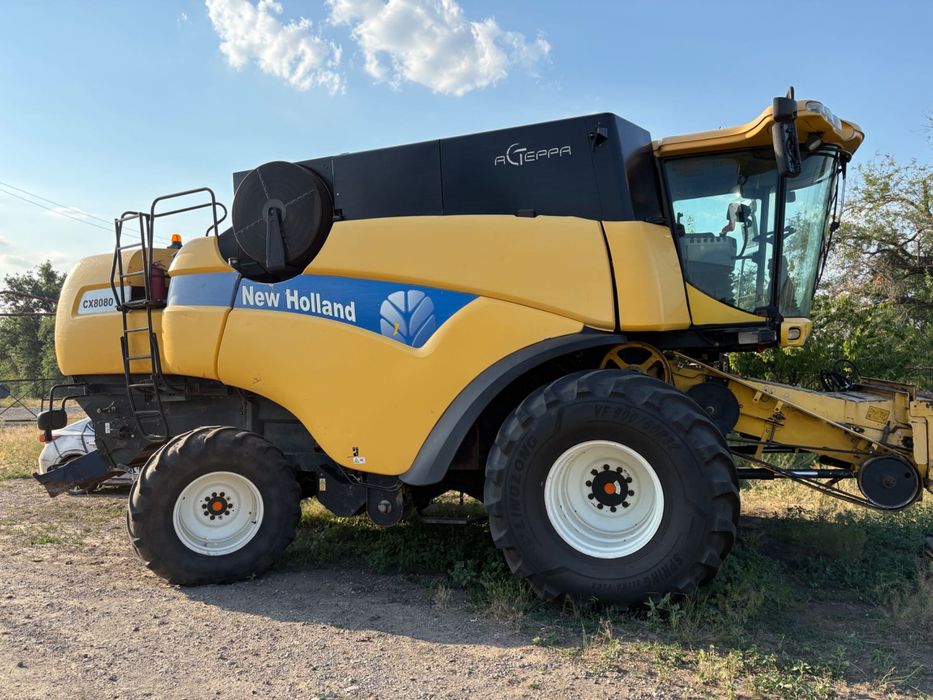 Комбайн New Holland CX8080