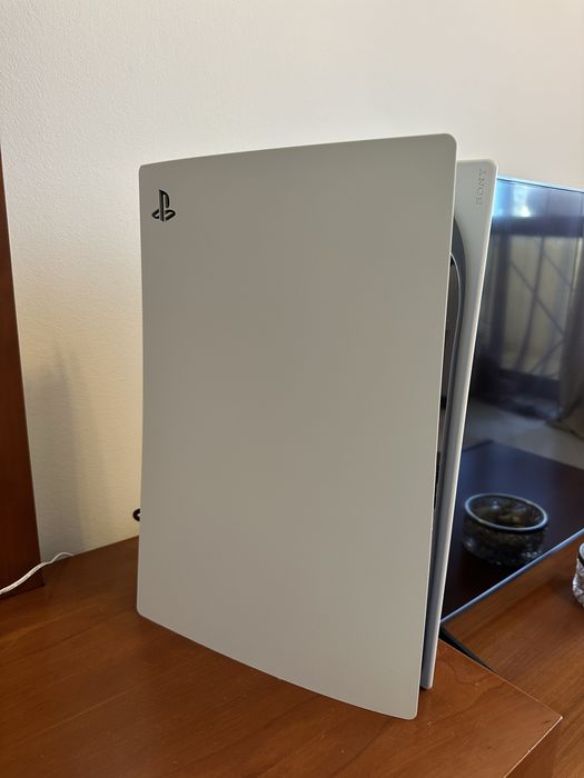 PlayStation 5 com comando + Hogwarts Legacy