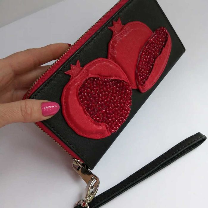 Кошелёк чёрный кожаный на молнии