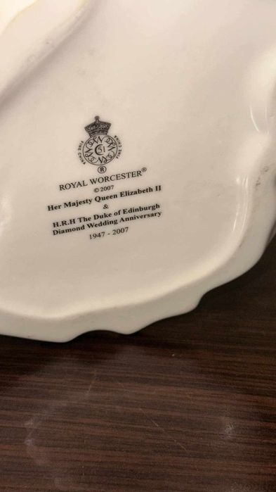 Na prezent  figurka z porcelany królowa