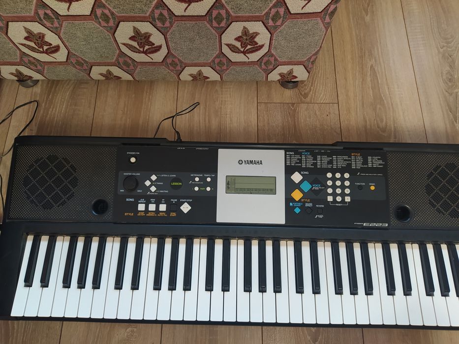 Синтезатор Yamaha psr e 223.