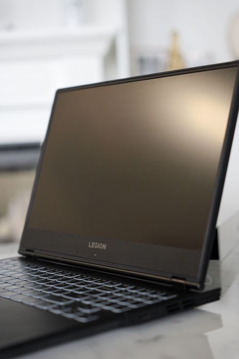Laptop Lenovo Legion Y540-15 i5-
9300H 16GB 512 RTX2060