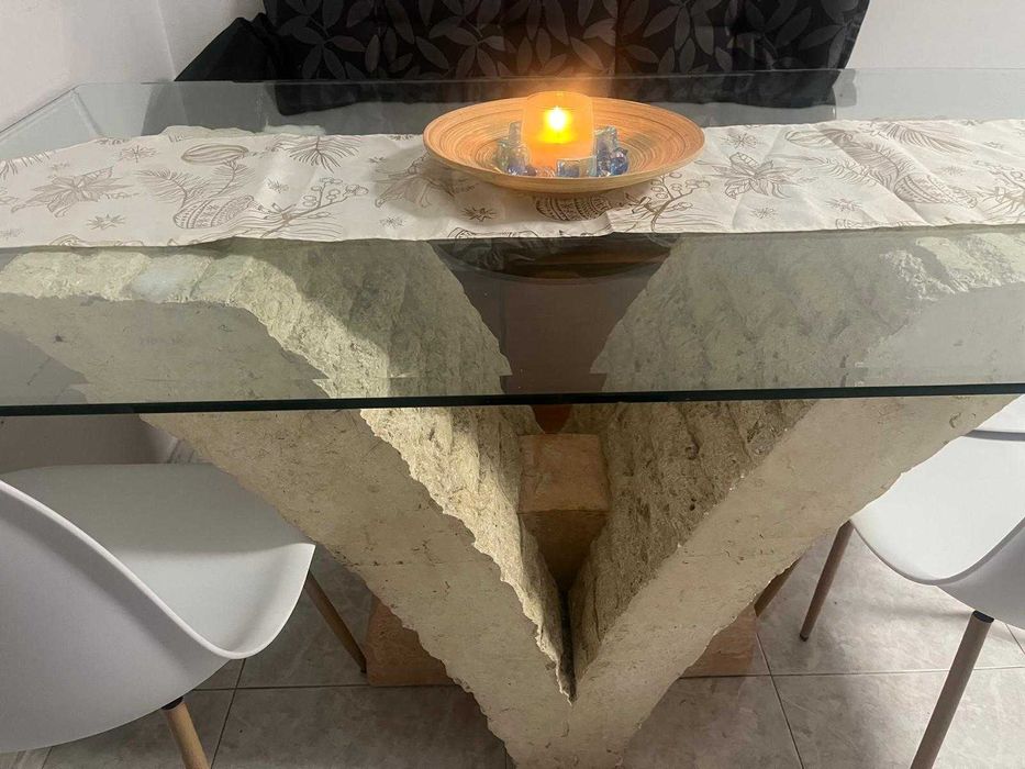Mesa de Jantar com pé de Mármore e tampo de vidro