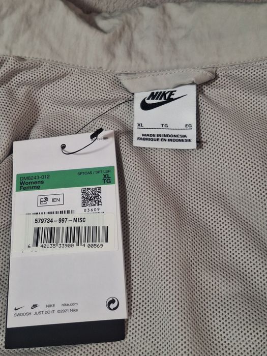 Куртка жіноча Nike XL dm6243-012 Новa