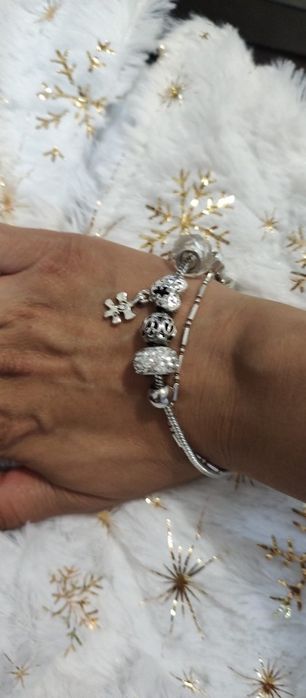 Bransoletka DAMSKA typu charms - kolor srebrny