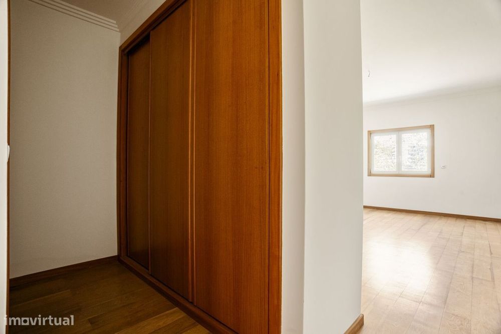 Apartamento T4 com jardim, Paço de Arcos, Oeiras