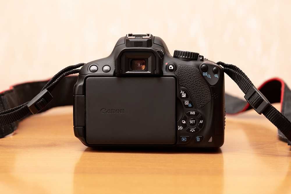 Canon EOS 650D + обʼєктив 18-55 Фотоапарат дзеркальний
