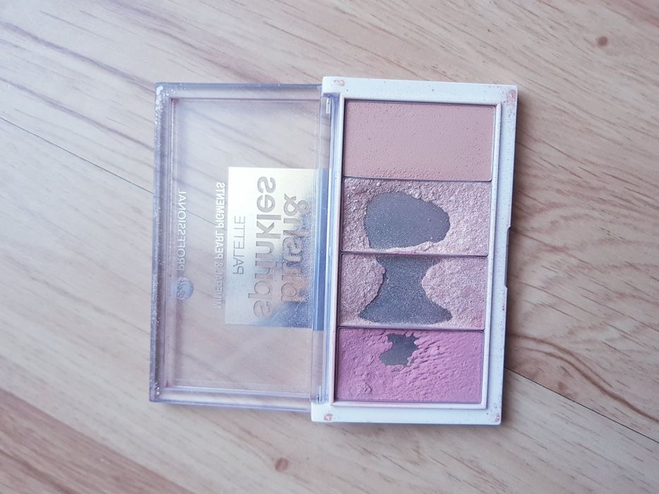 Paleta róży do policzków marki Bell