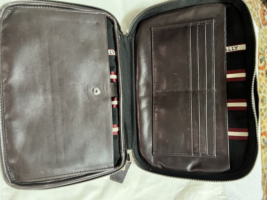 Bolsa / Necessaire de Mão BALLY em Pele Original (Como Nova) + Dustbag