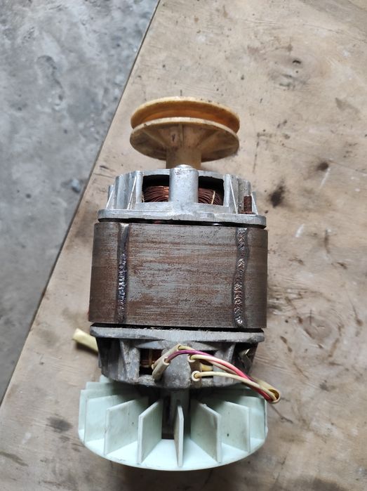 Електродвигун від пральної машини