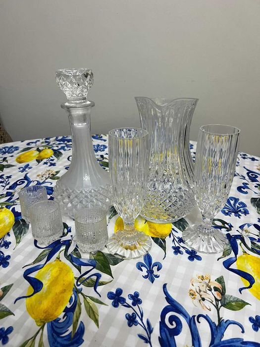 Conjunto Vintage em Vidro Lapidado – Garrafa, Jarra e Copos