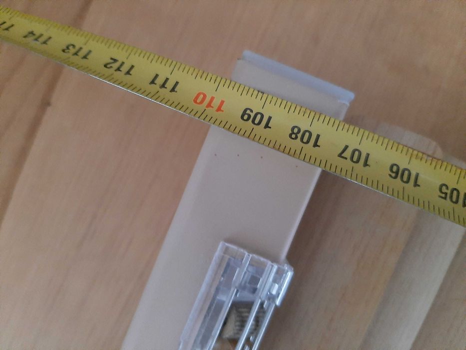 Żaluzja aluminiowa naokienna w kolorze drewna