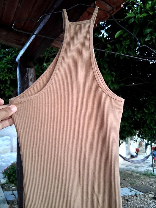 Vestidos Breskha,com colar.