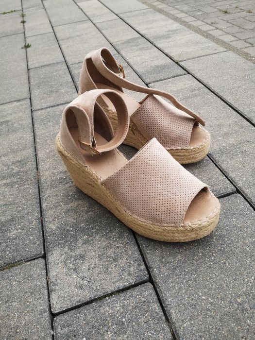 Sandały na koturnie roz. 38