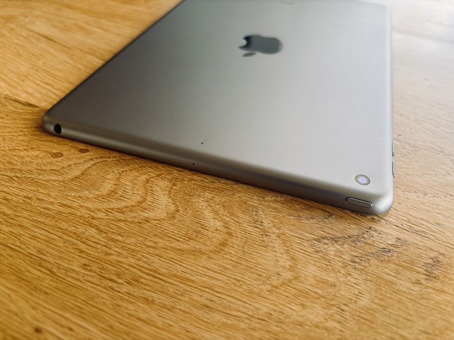 Tablet Apple iPad 6th super stan srebrny