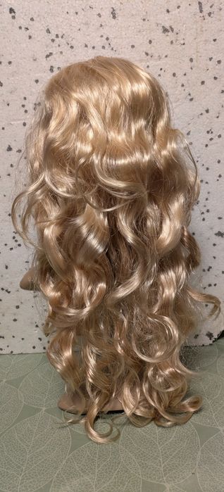 Peruka kręcona blondynka