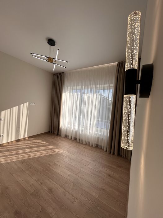 Продаж новенького будинку , заходи і живи!  Американка, без комісії.