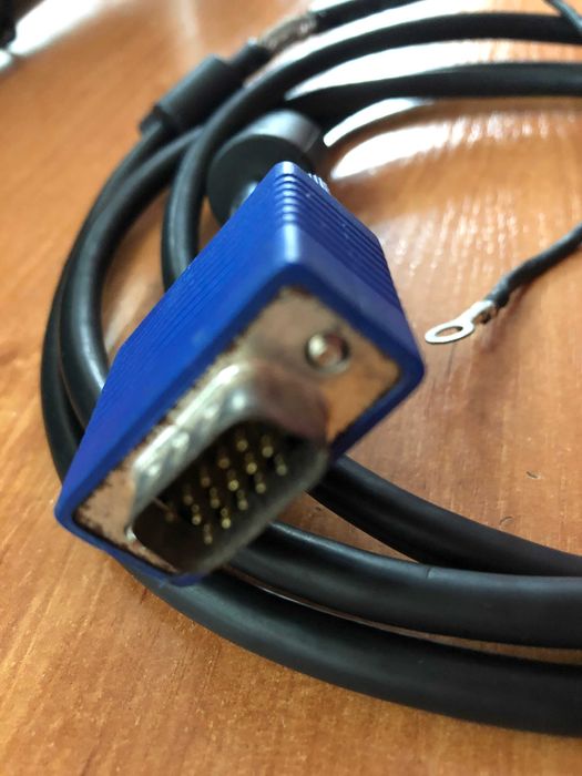 Kabel przewód łączący monitor z komputerem
