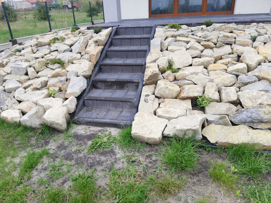 Kamień na skarpy, skalniaki, oczka wodne