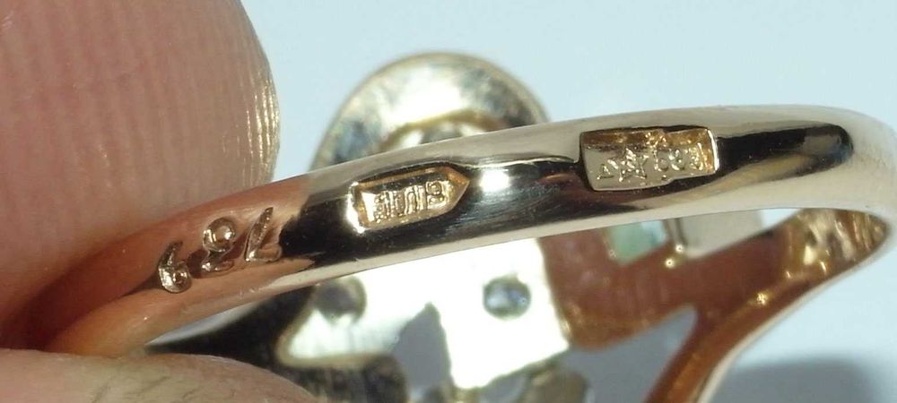 Кольцо золотое с бриллиантами и изумрудом СССР р.17.5